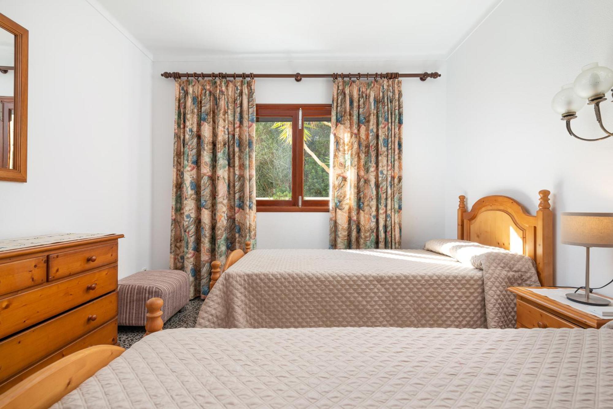 Villa Amplia En Mallorca Con Jardin, 4 Y Zona Bbq Cerca Del Mar En Portocolom *